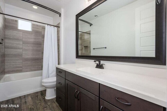Building Photo - 1221 E Paseo Way