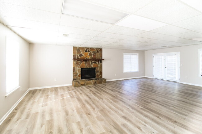 Building Photo - 8950 Western Pines Ct