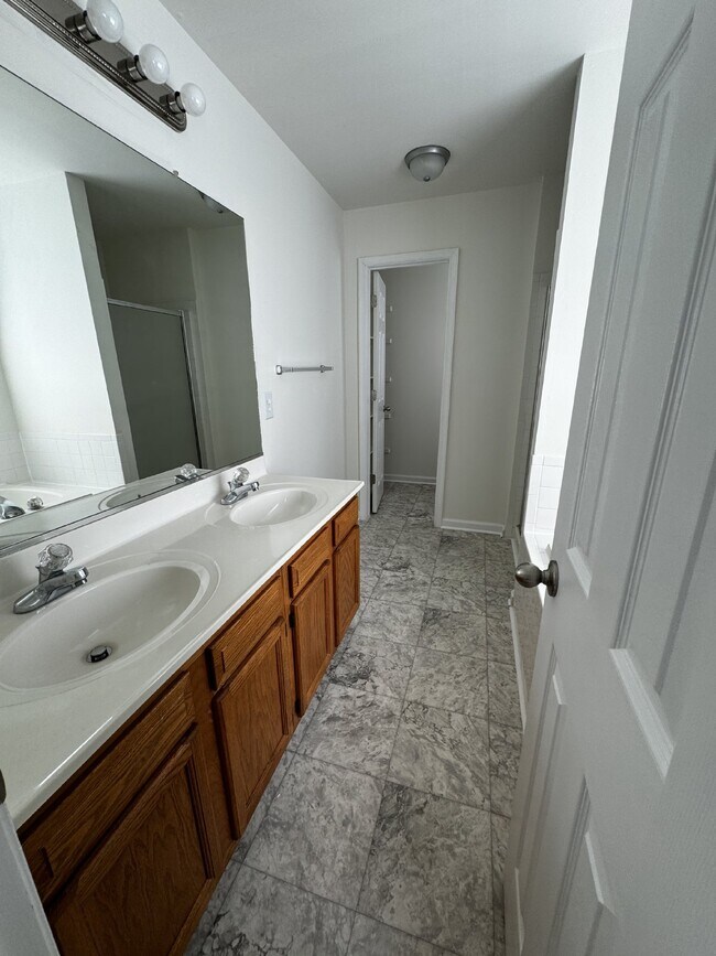 Building Photo - Charming 4 Bed, 2.5 Bath Home in Frederick...