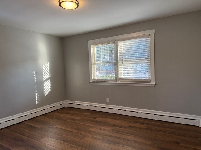 Building Photo - 5 Down E Ln