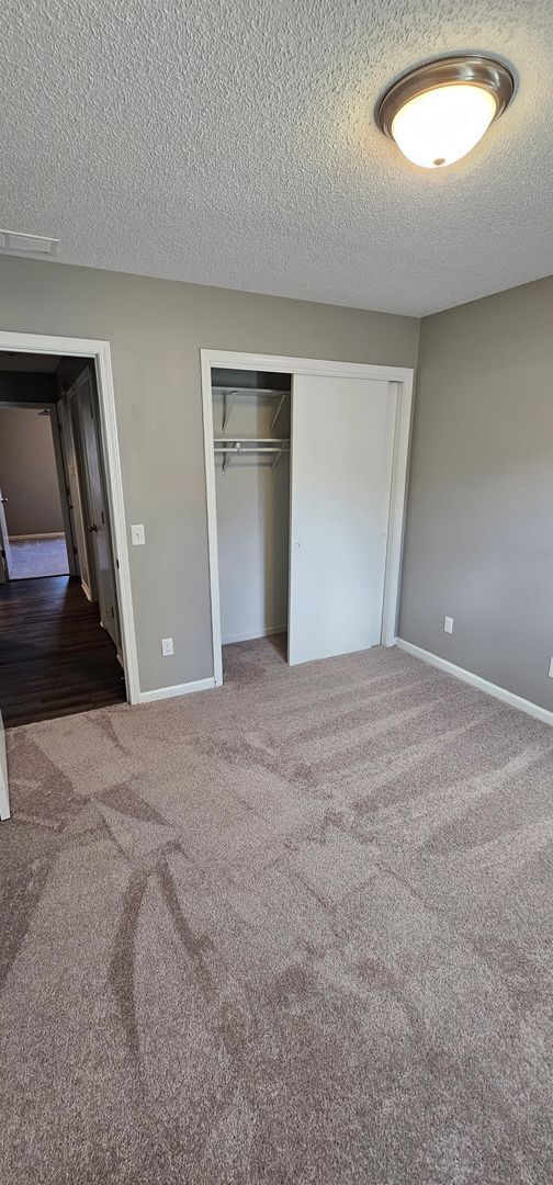 Building Photo - 823 Laurel Hill Pl