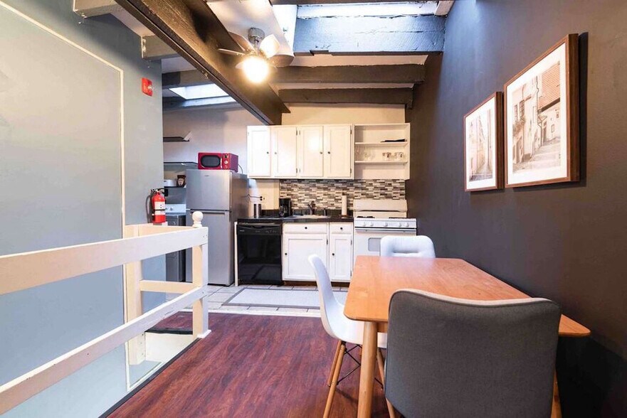 Building Photo - 1136 Rodman St