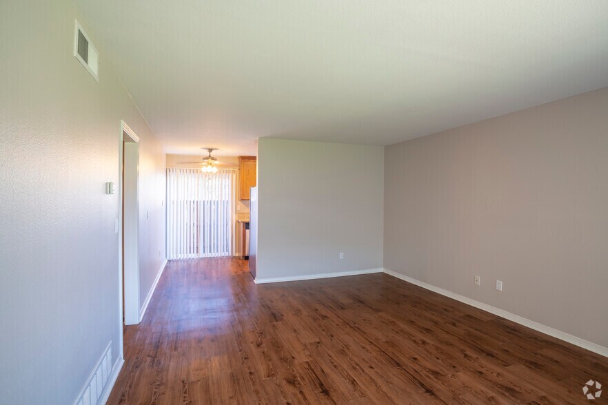 2 BR, 1 BA - 802 SF - Town Center Apts