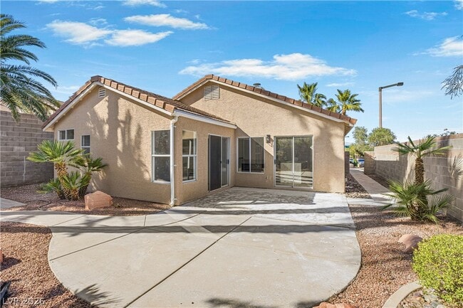 Building Photo - 1532 Waterton Dr