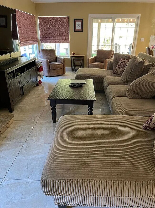 Building Photo - Rare opportunity spacious remodeled Camarillo Home on cul-de-sac