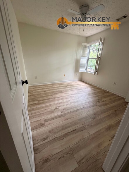 Building Photo - 1620 Midland Ct