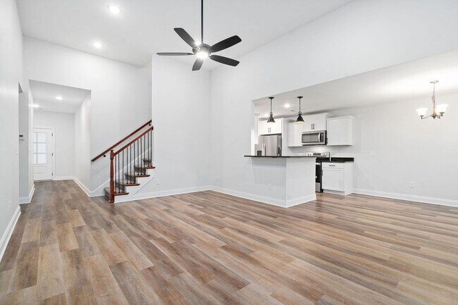 Building Photo - Pet Friendly Three Bedroom with Bonus!