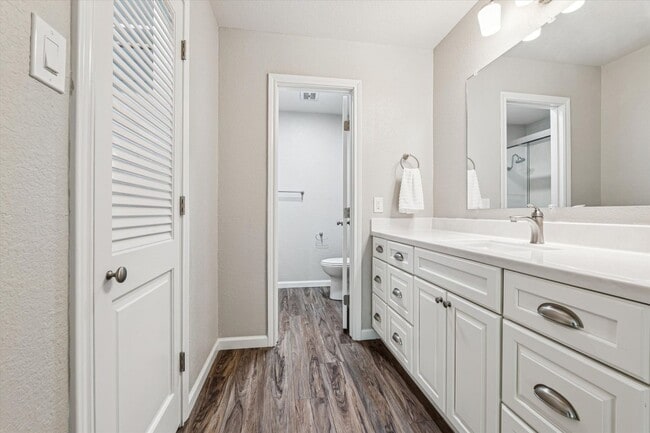 Building Photo - Pristine Updated Indian Creek Condo