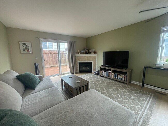 Building Photo - Cozy and Comfortable 3 Bedroom Home, Close to Everything!