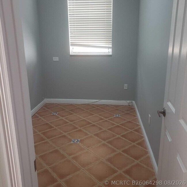 Building Photo - 833 SW 167th Ave