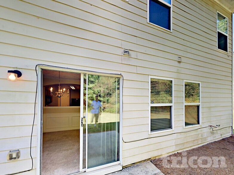 Building Photo - 9453 Lakeview Rd