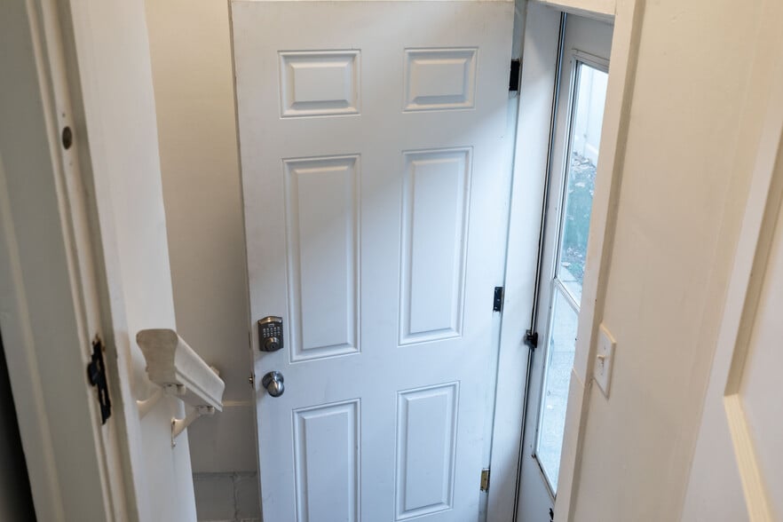Backdoor - 2701 Barth Ave
