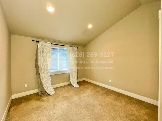 Building Photo - 3 br, 2.5 bath Townhome - 9209 Interlake A...