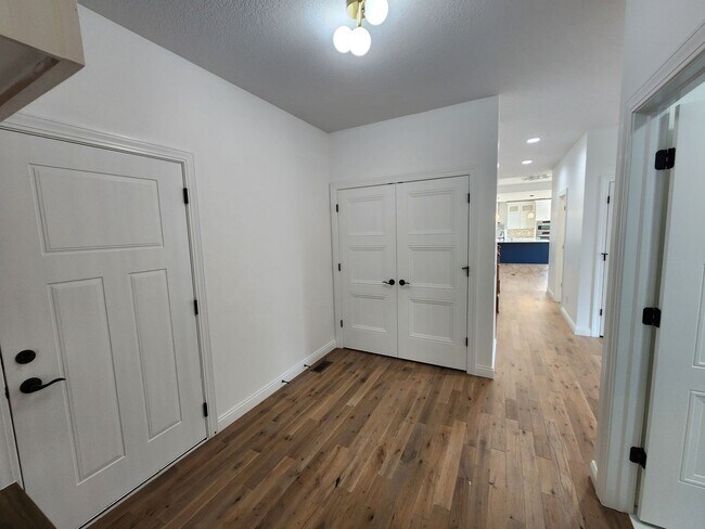 Building Photo - 6817 Timber Ct