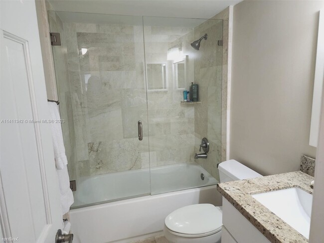 Building Photo - 2 br, 2 bath Condo - 5801 Camino del Sol A...