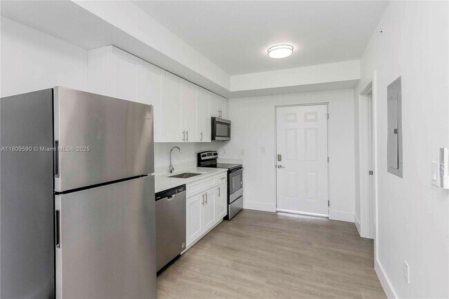 Primary Photo - 1620 NW 18th St