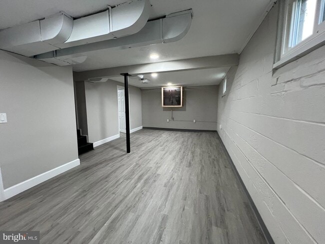 Building Photo - 904 Gilbert Rd