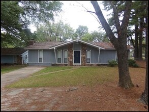 Building Photo - 511 Shirley Cove