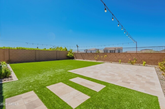 Building Photo - 2055 E Northwood Dr