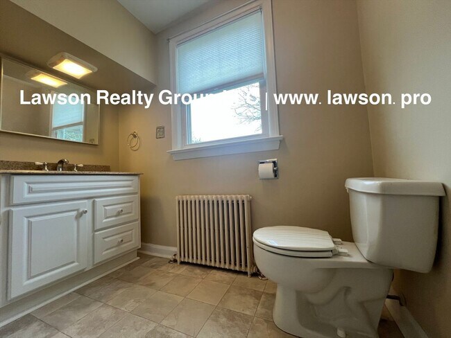 Building Photo - 1733 Maiden Ln SW