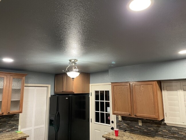 Building Photo - 9517 Mcintosh Dr