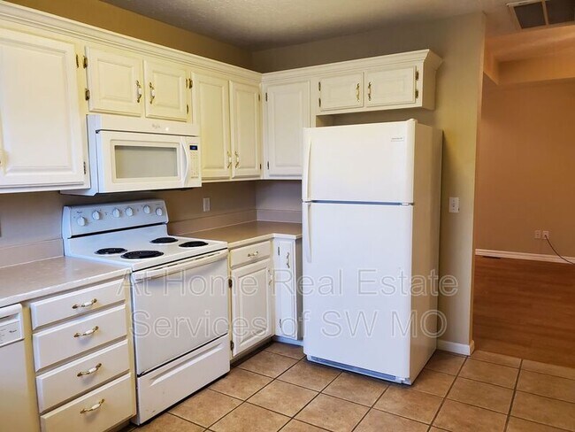 Building Photo - 308 Excalibur Ct