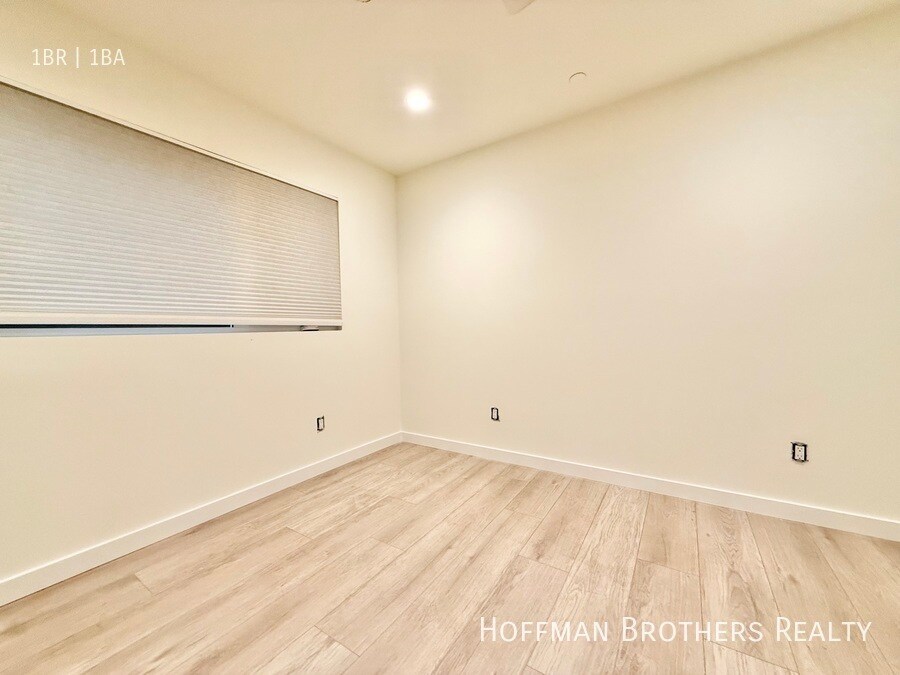 Building Photo - 3245 Drew St