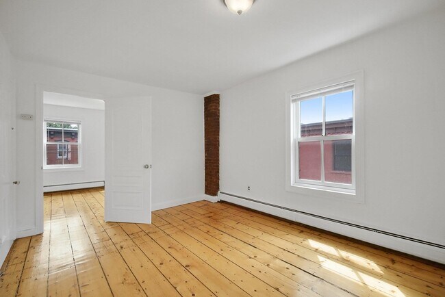 Building Photo - 224 8th St