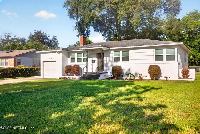Building Photo - 6338 Mercer Cir W
