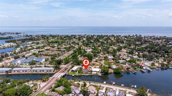 Building Photo - 3931 Pompano Dr SE