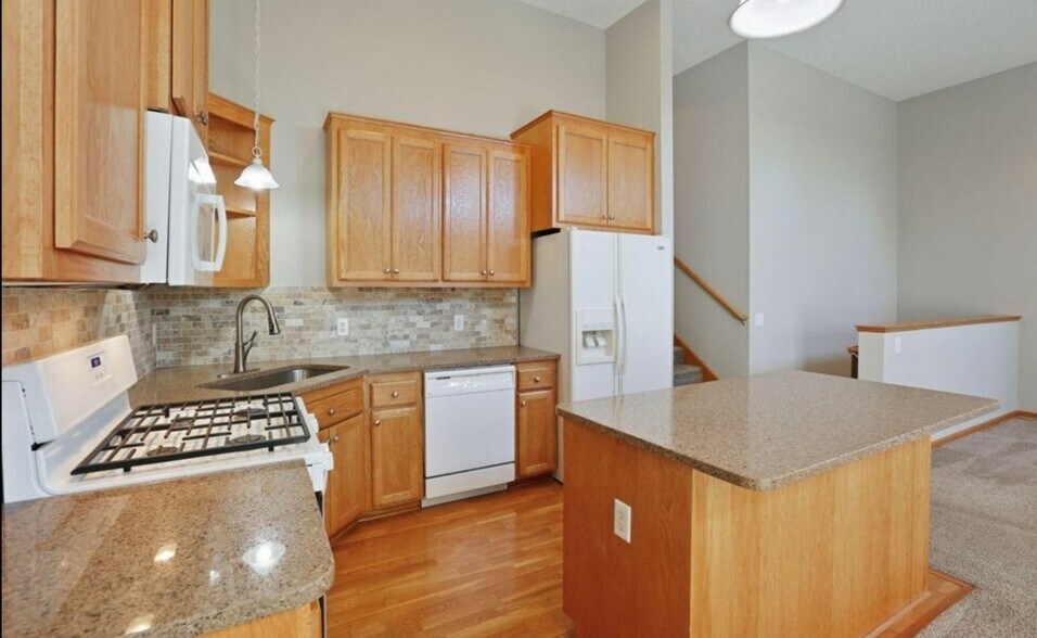 Kitchen. - 8437 W 149th St