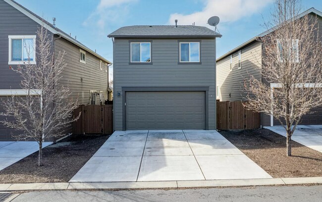 Building Photo - 3 Bed/2.5 Bath Single Family Home in NE Bend - McCall Landing