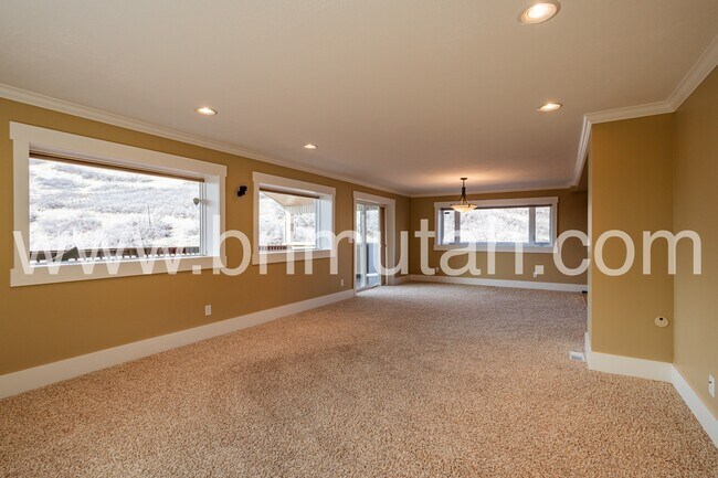 Building Photo - 105 Young Oak Rd