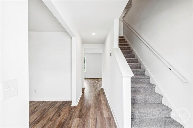 Building Photo - 217 Foster St