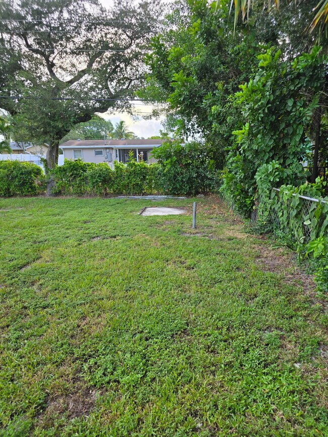 Building Photo - 4951 SW 28th Terrace