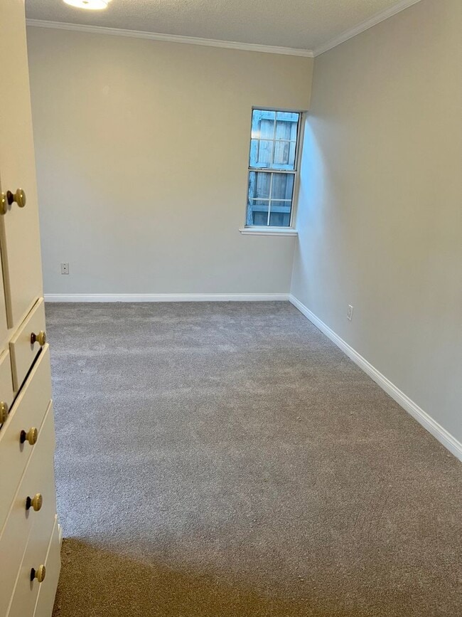 Building Photo - Spacious 3 Bedroom House with Private Gara...