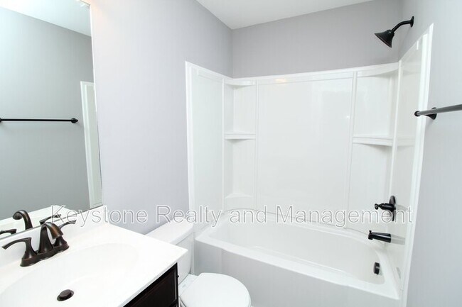 Building Photo - 1725 Manning Dr