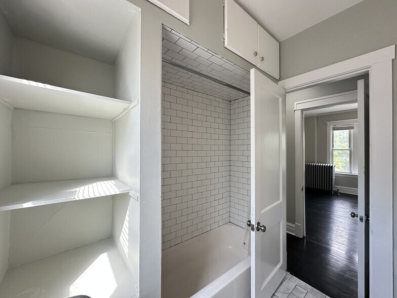 Building Photo - 4301 W Wrightwood Ave