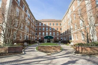 Building Photo - 111 7th St