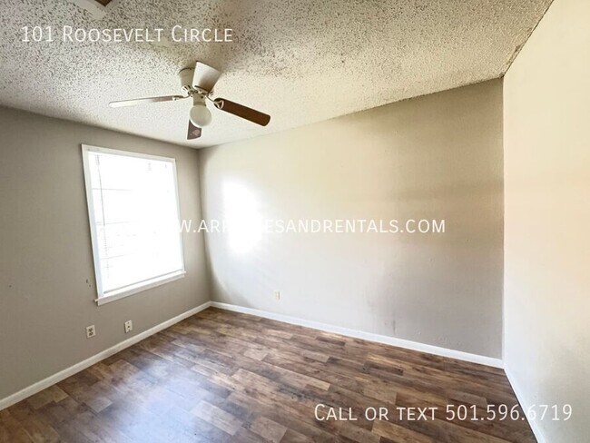Building Photo - 101 Roosevelt Cir