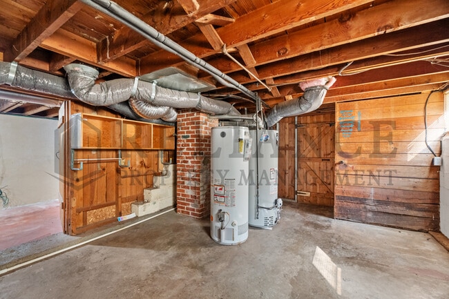Building Photo - 645 S Poplar St