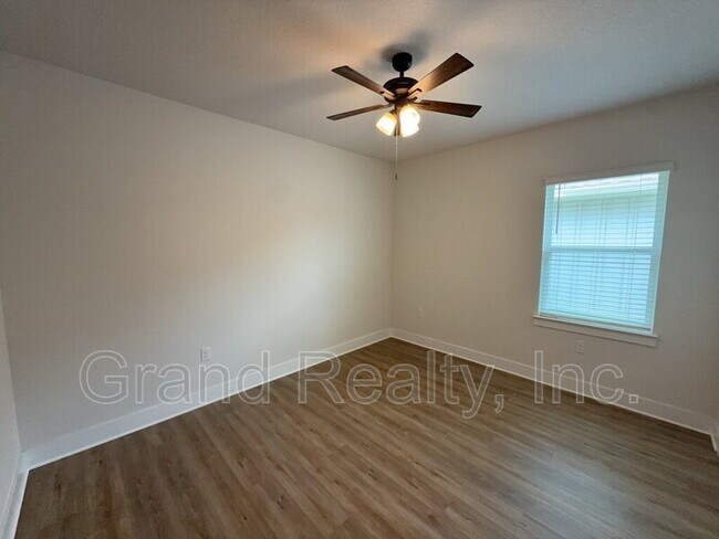 Building Photo - 5869 Danbury Blvd