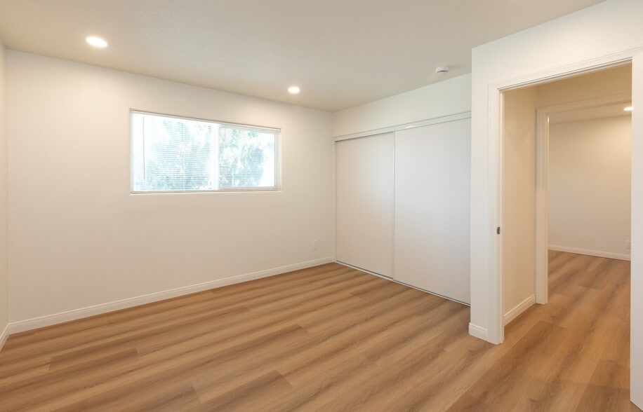 Building Photo - 2041 N Ventura Rd