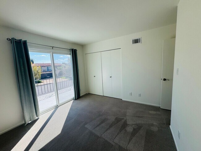 Building Photo - Ideal Multigenerational Home with Separate Downstairs Bedroom and Bath