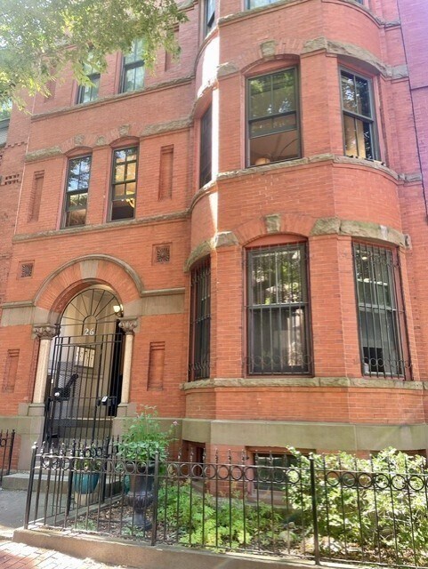 Building Photo - 26 Wellington St