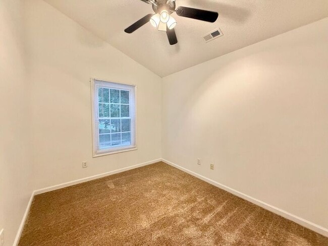 Building Photo - 1348 Beacon Village Dr