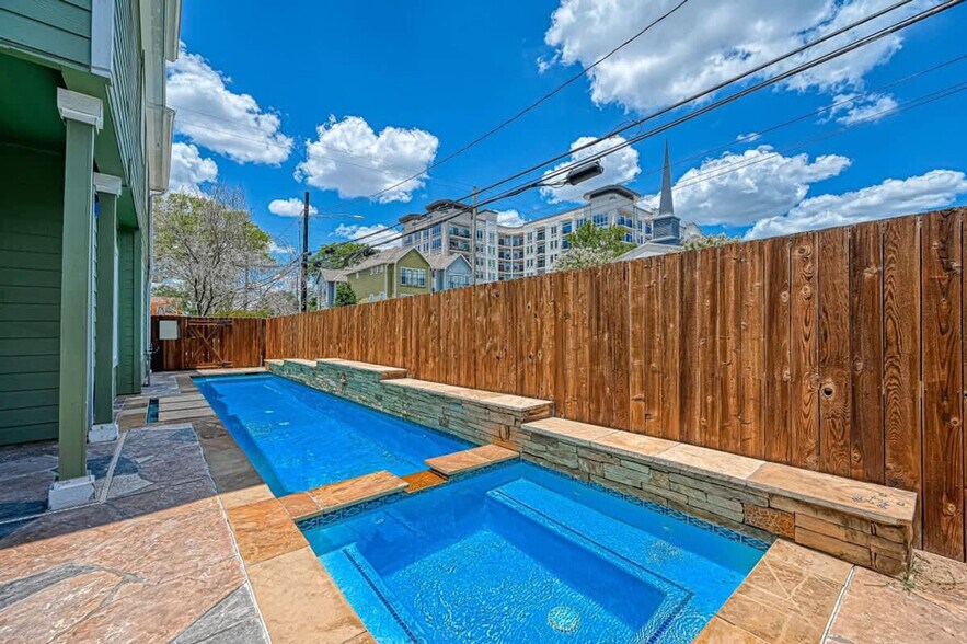 Building Photo - 1352 Dorothy St