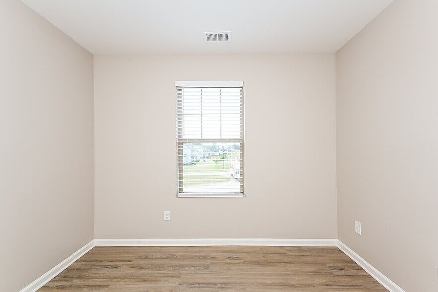 Building Photo - 104 Stonebriar Blvd