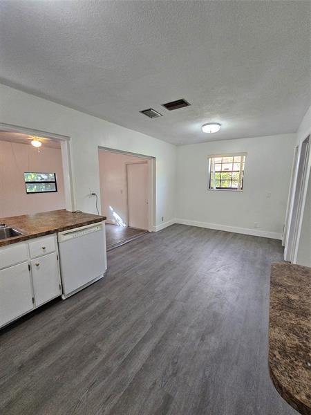 Building Photo - 3951 NW 36th Ave