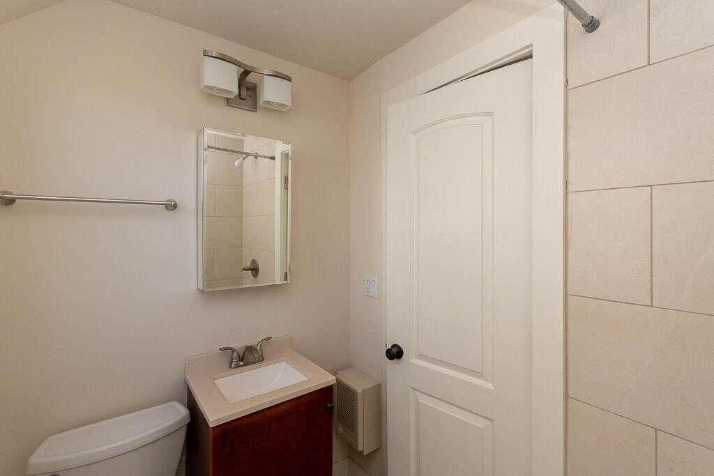 Building Photo - 617 W Patterson Ave